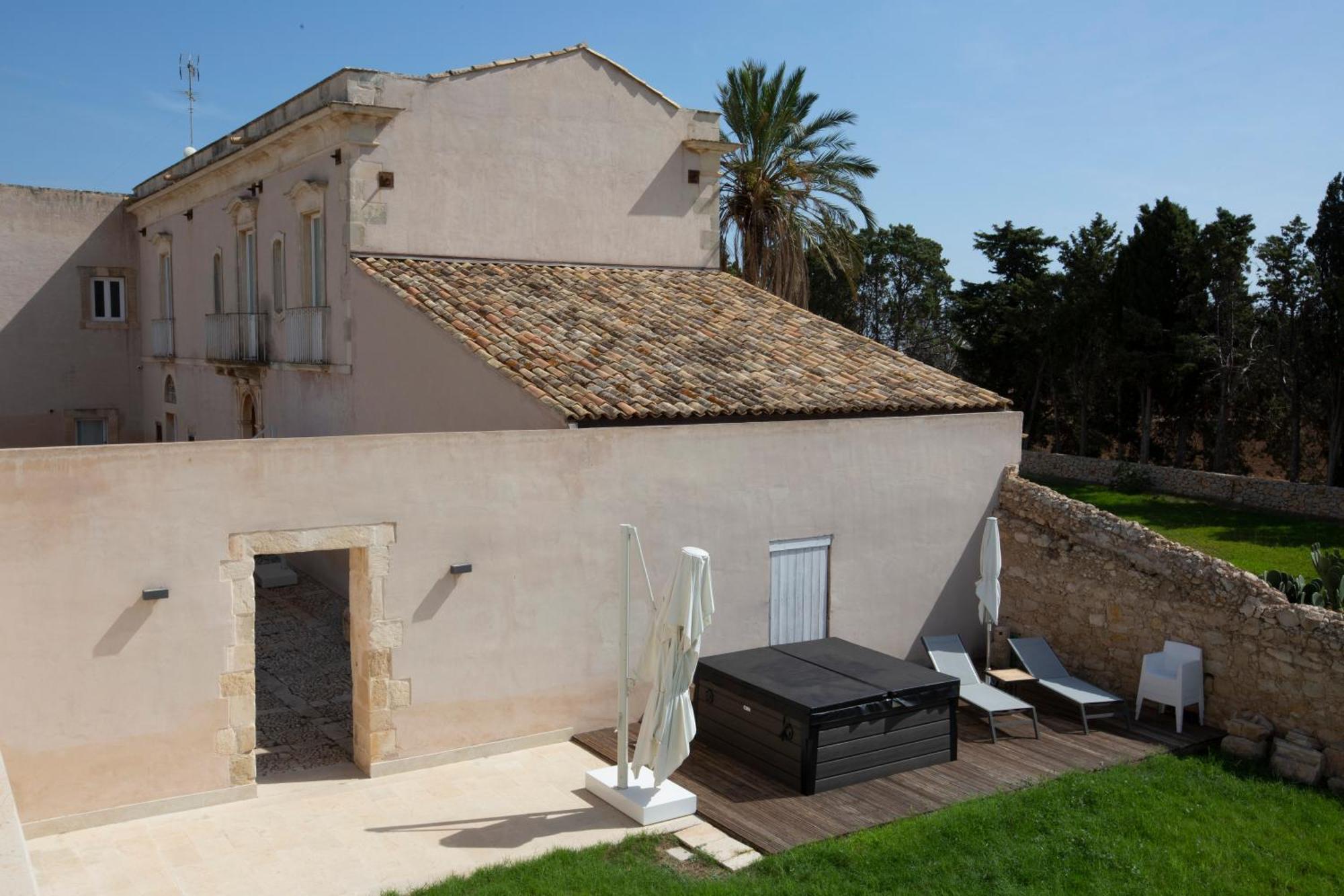 Ballium Luxury Relais Avola Exterior photo